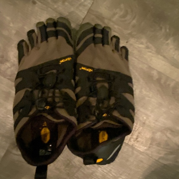 Vibram five fingers V-trail size 38 euro - Picture 1 of 5